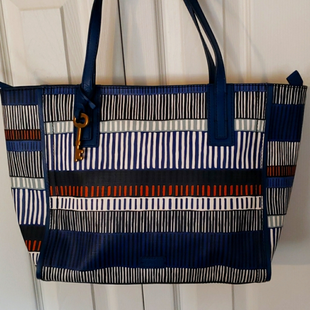 Fossil tote